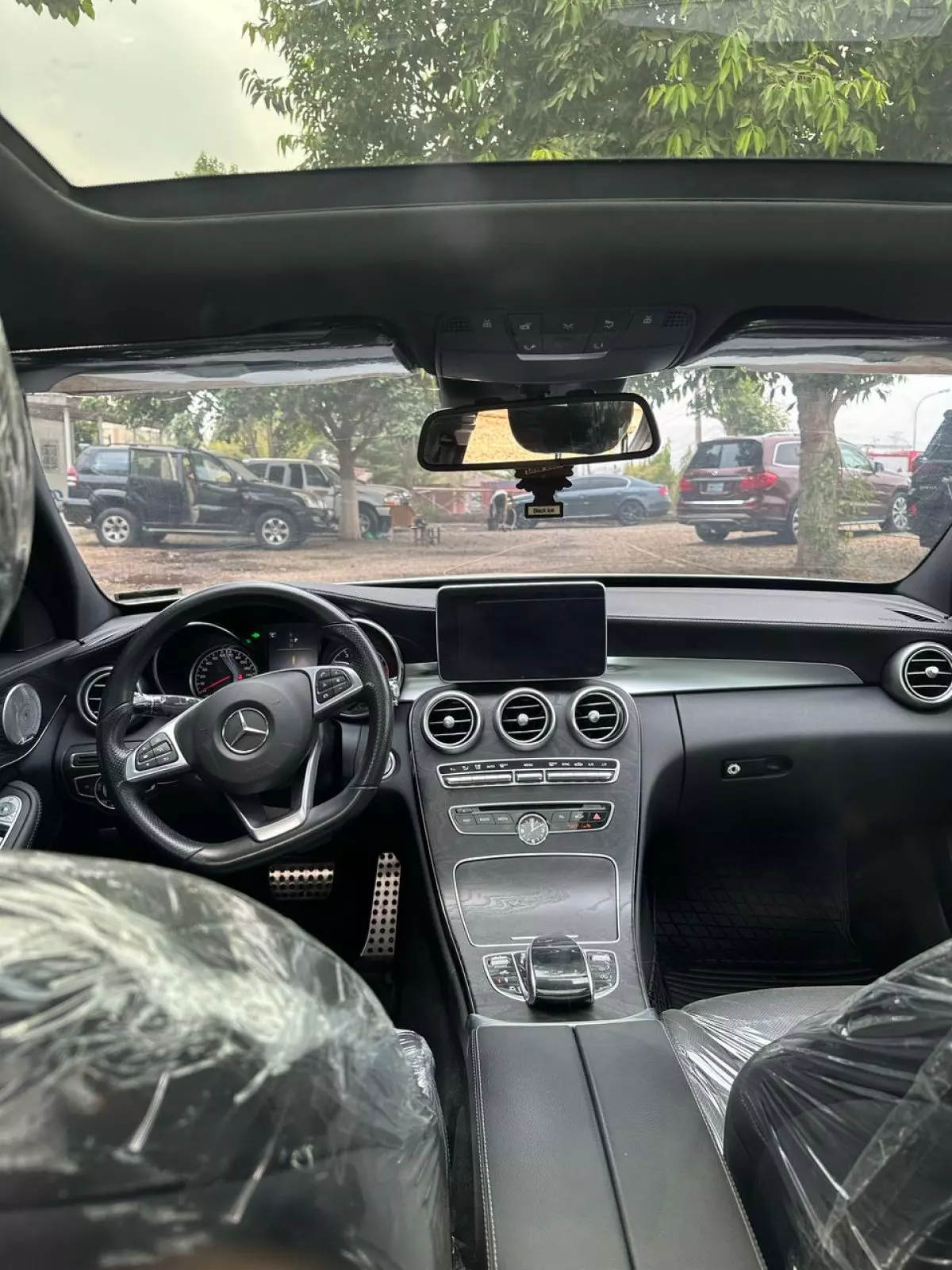 interiorFront