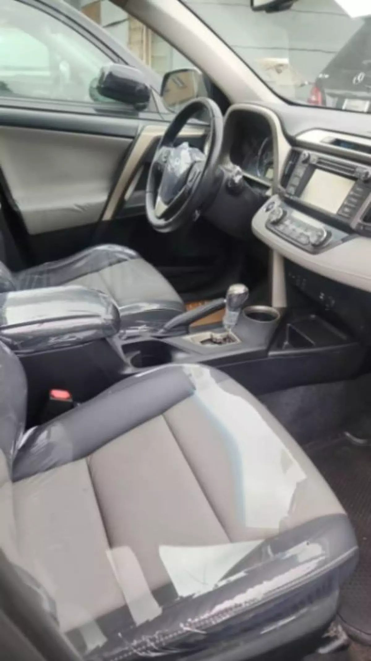 interiorFront