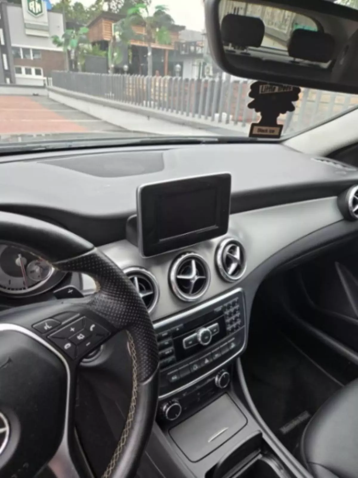 interiorFront