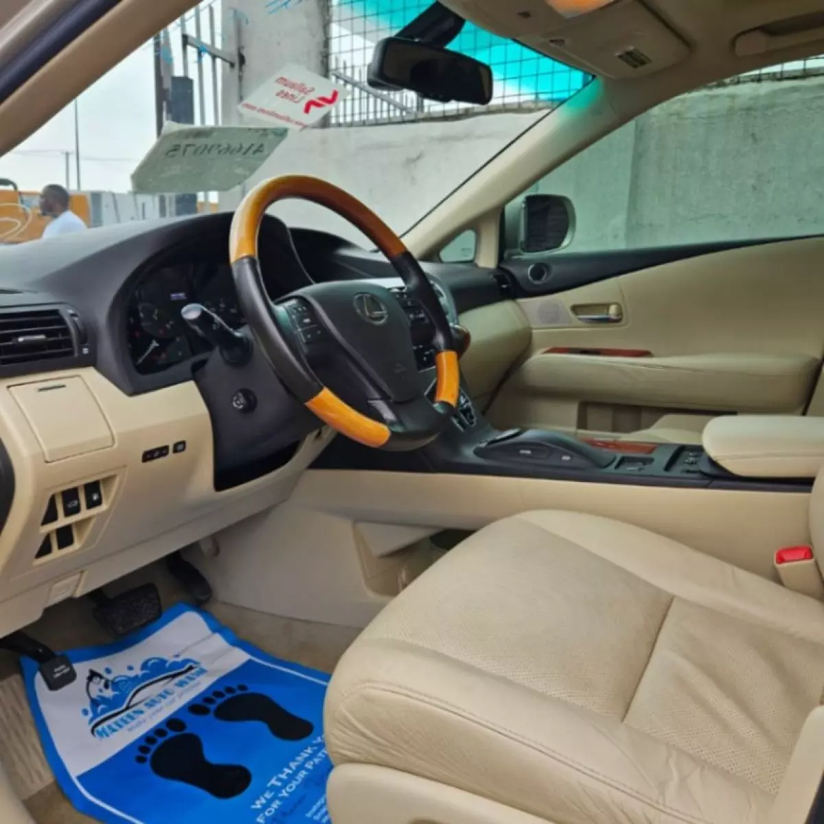 interiorFront