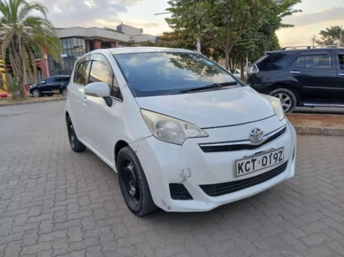 Toyota Ractis - 2012
