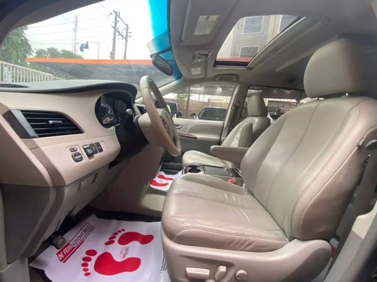 frontSeatsView