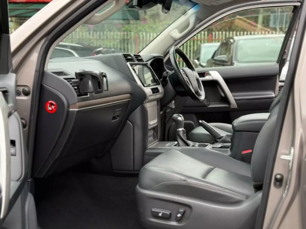 interiorFront