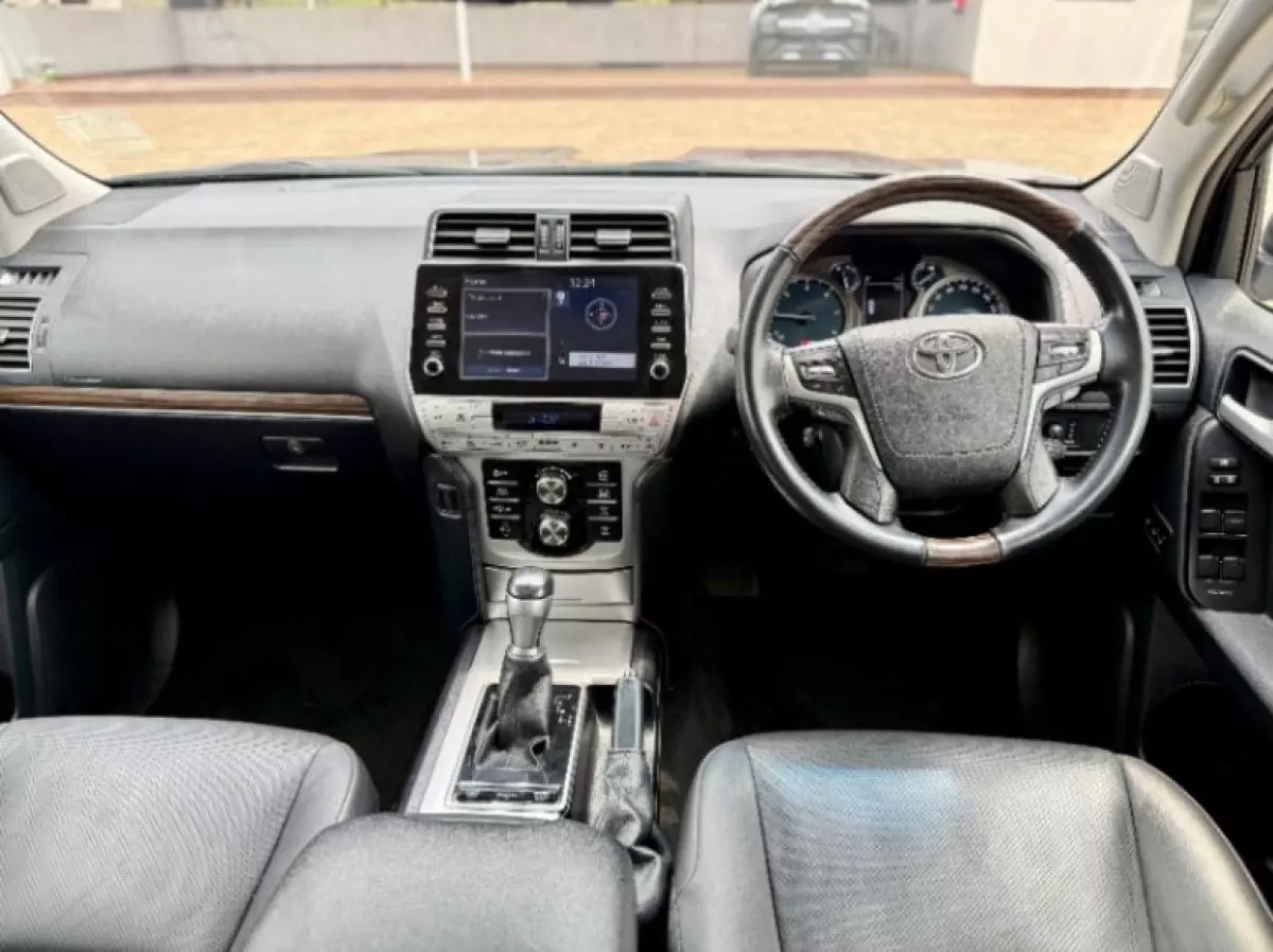 interiorFront