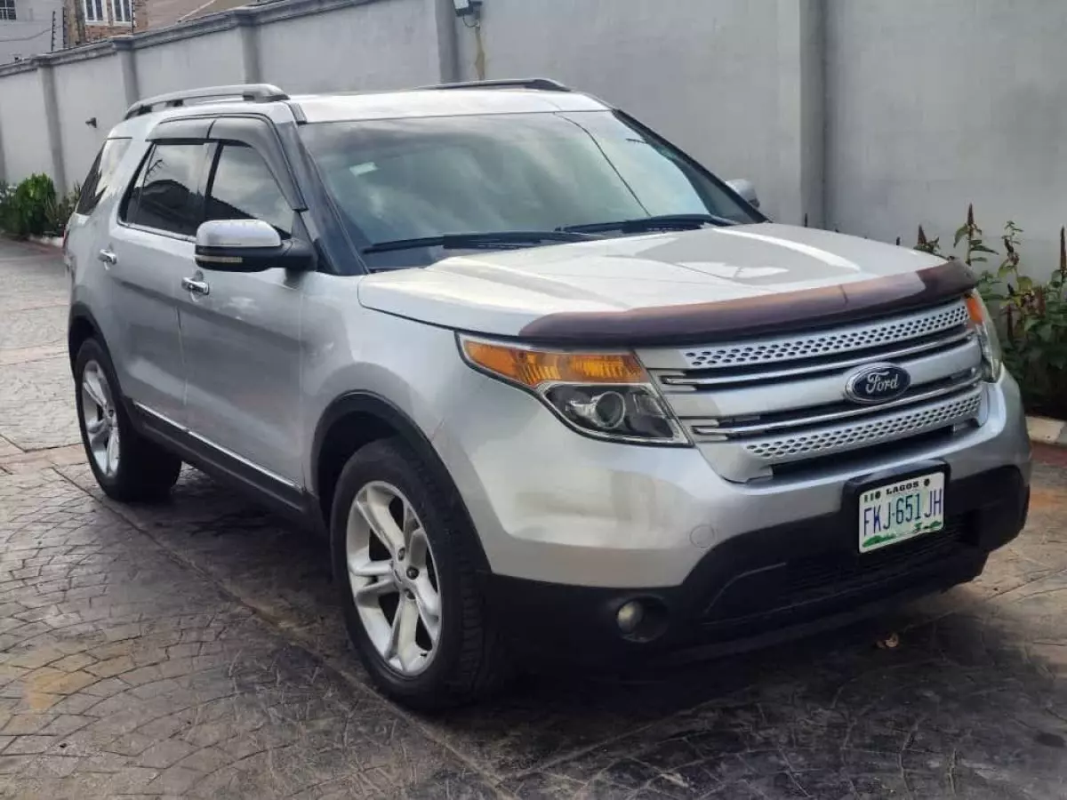 Ford Explorer - 2012