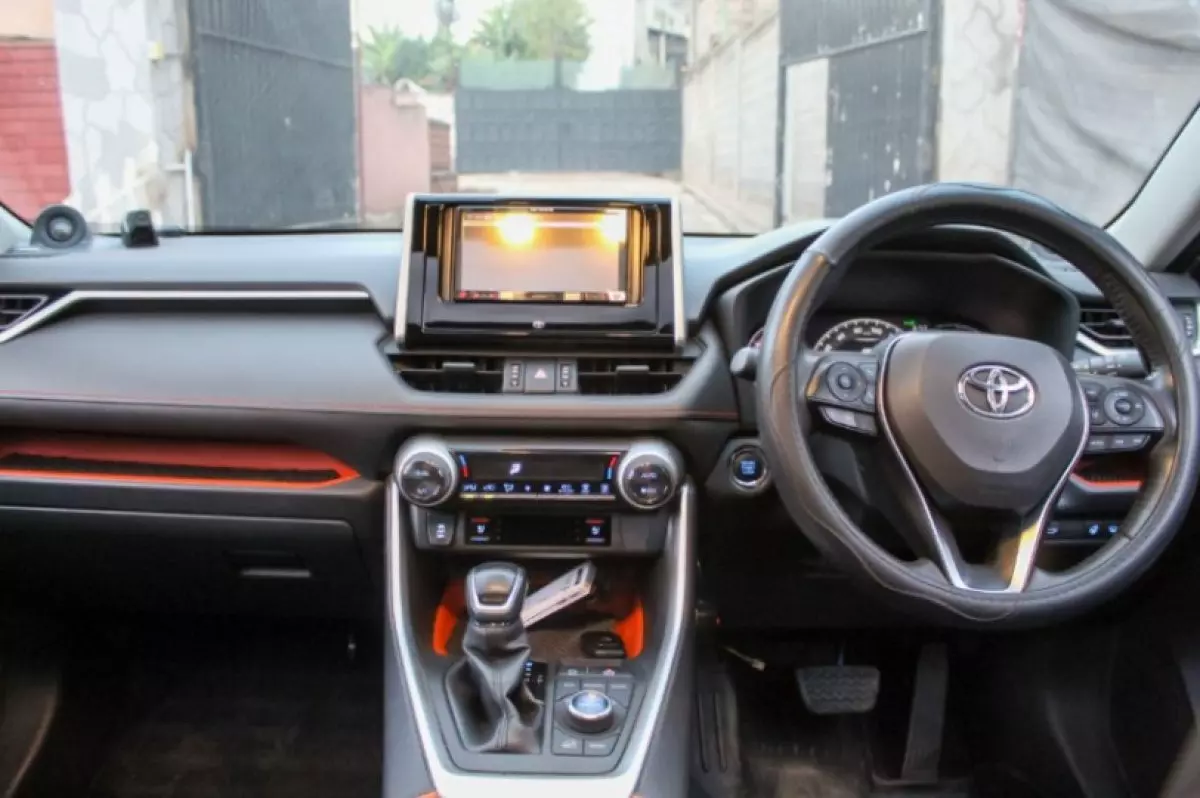 interiorFront
