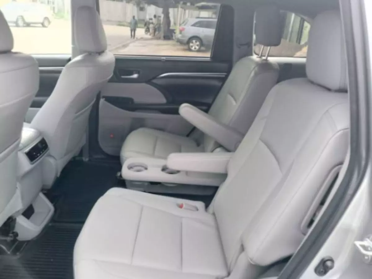 interiorBack