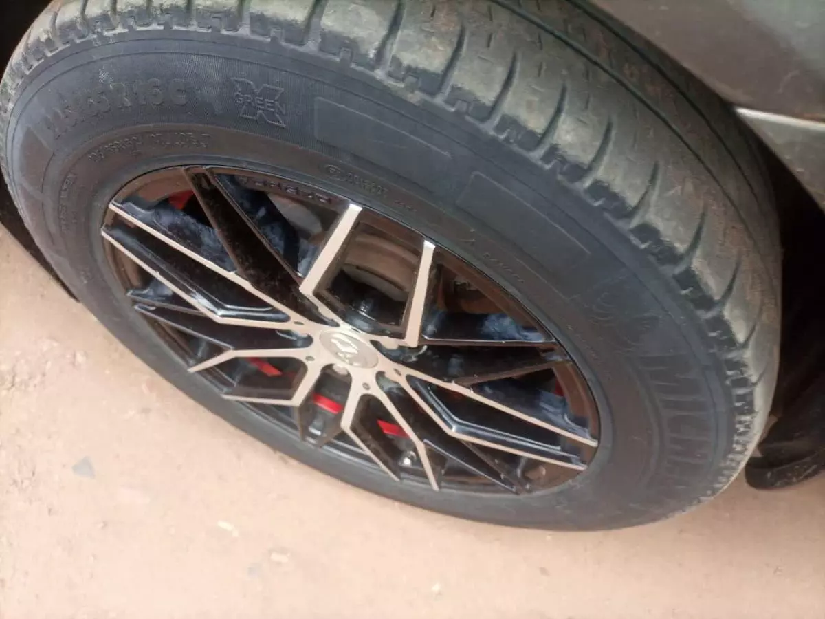 tyre0