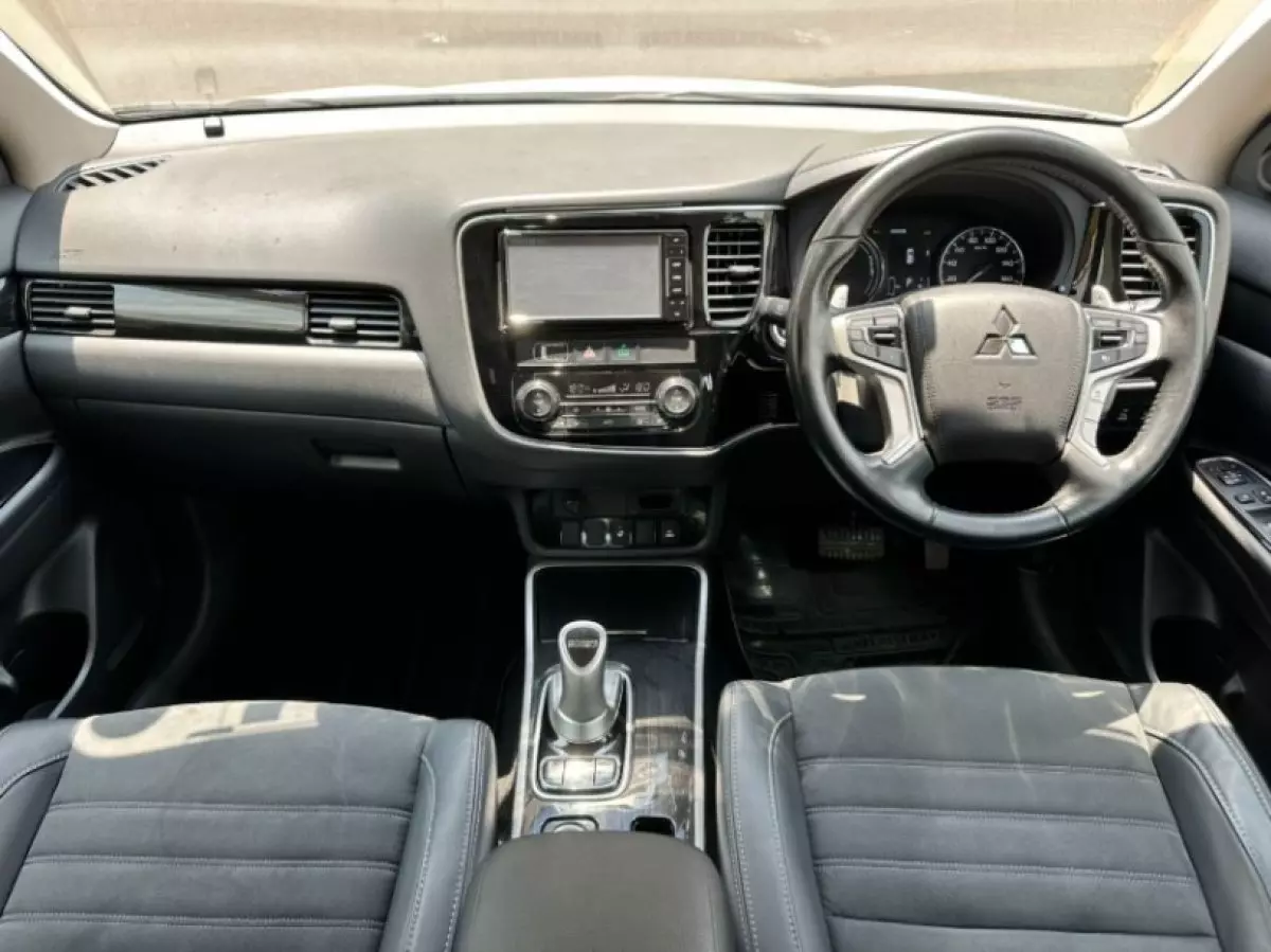 interiorFront