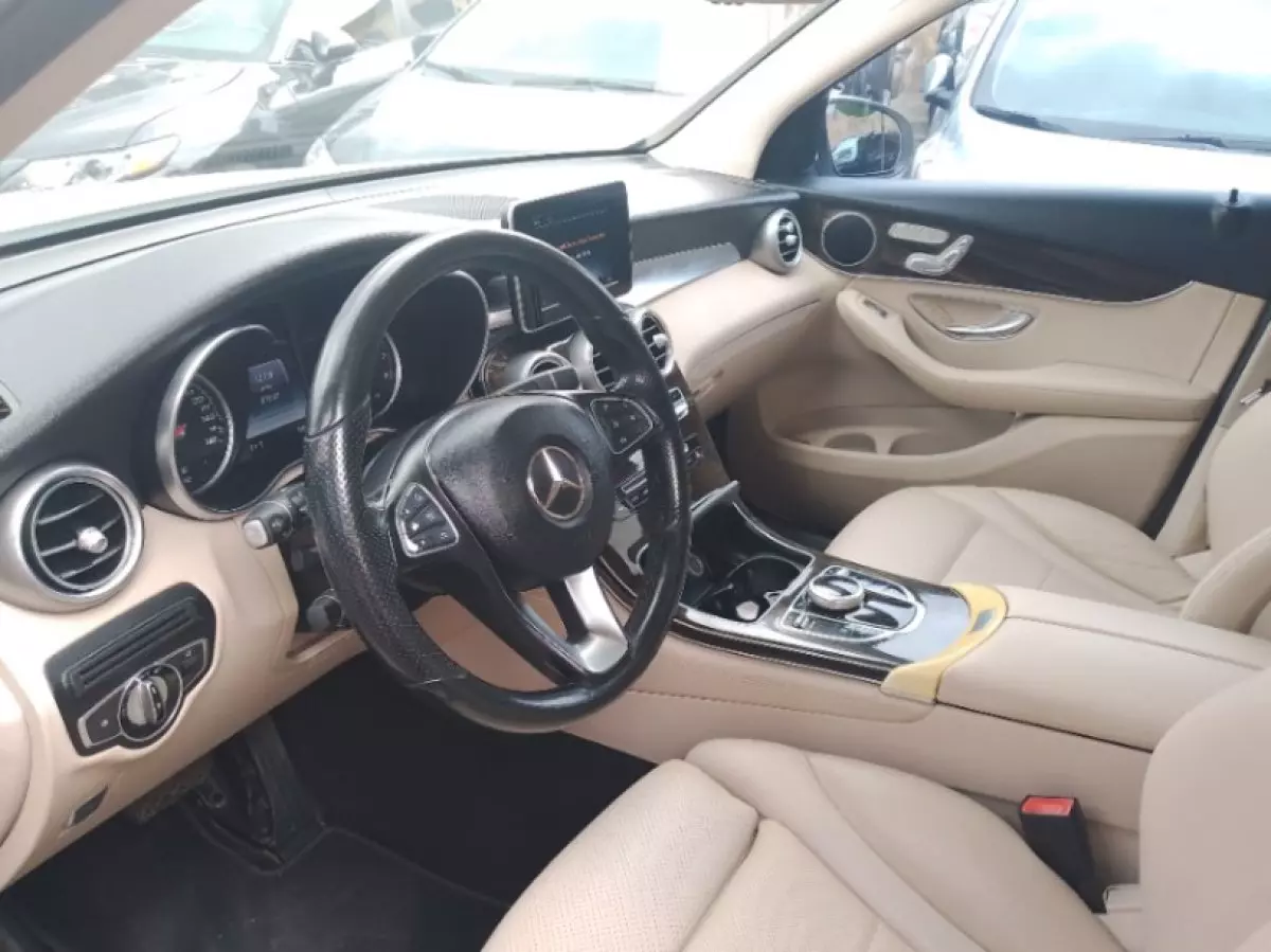 interiorFront