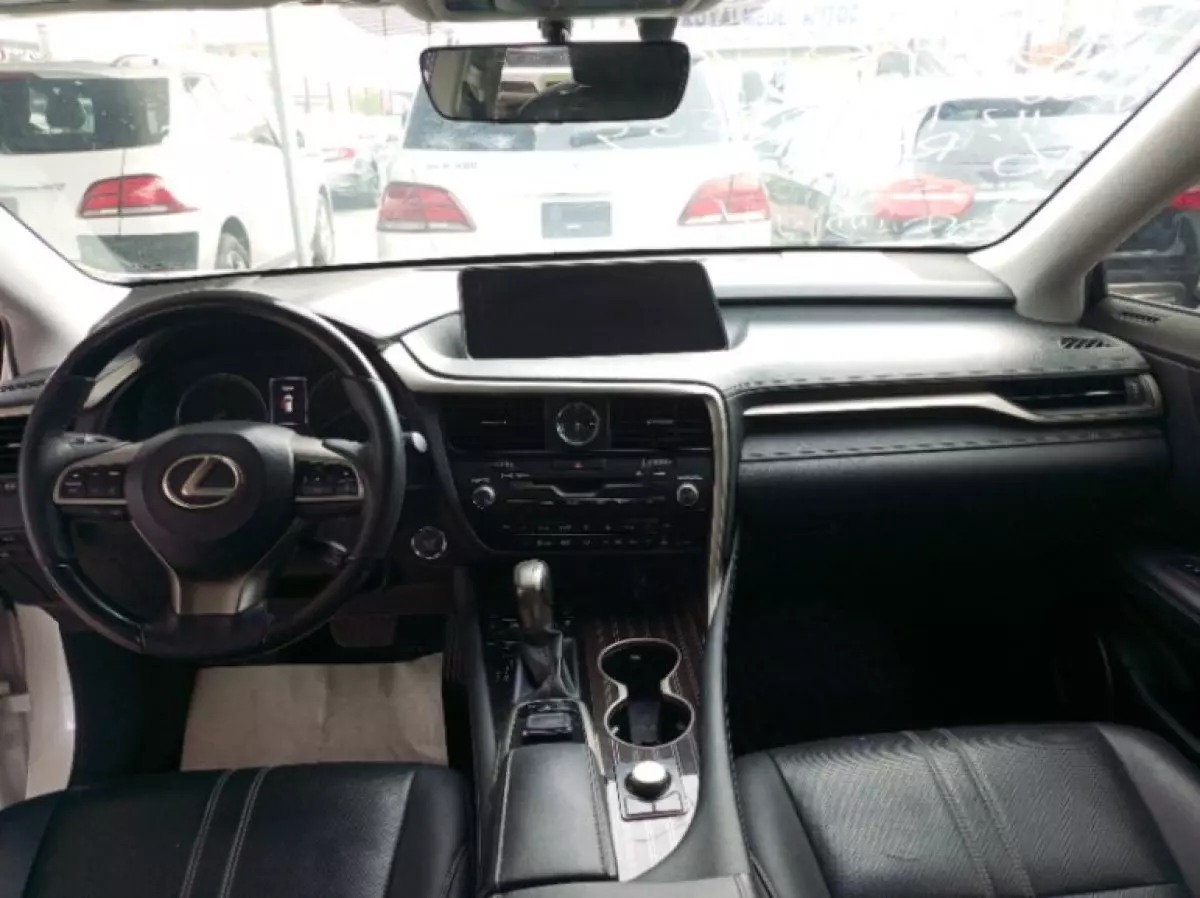 interiorFront