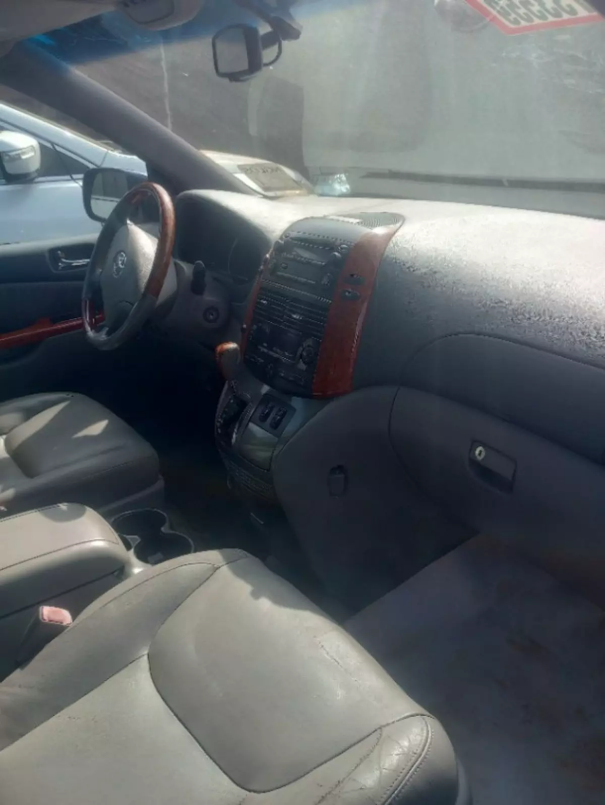 interiorFront