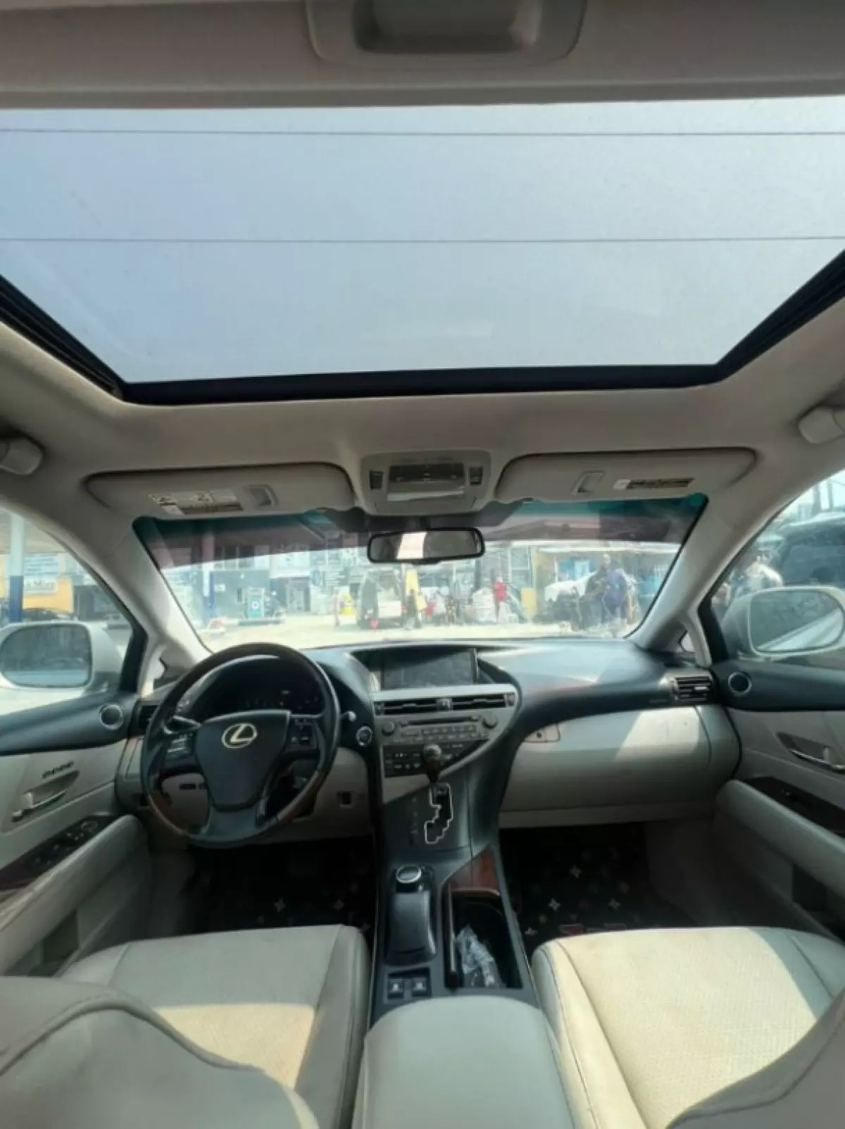 interiorFront