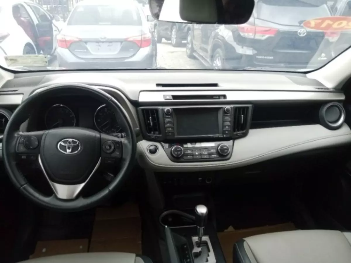 interiorFront