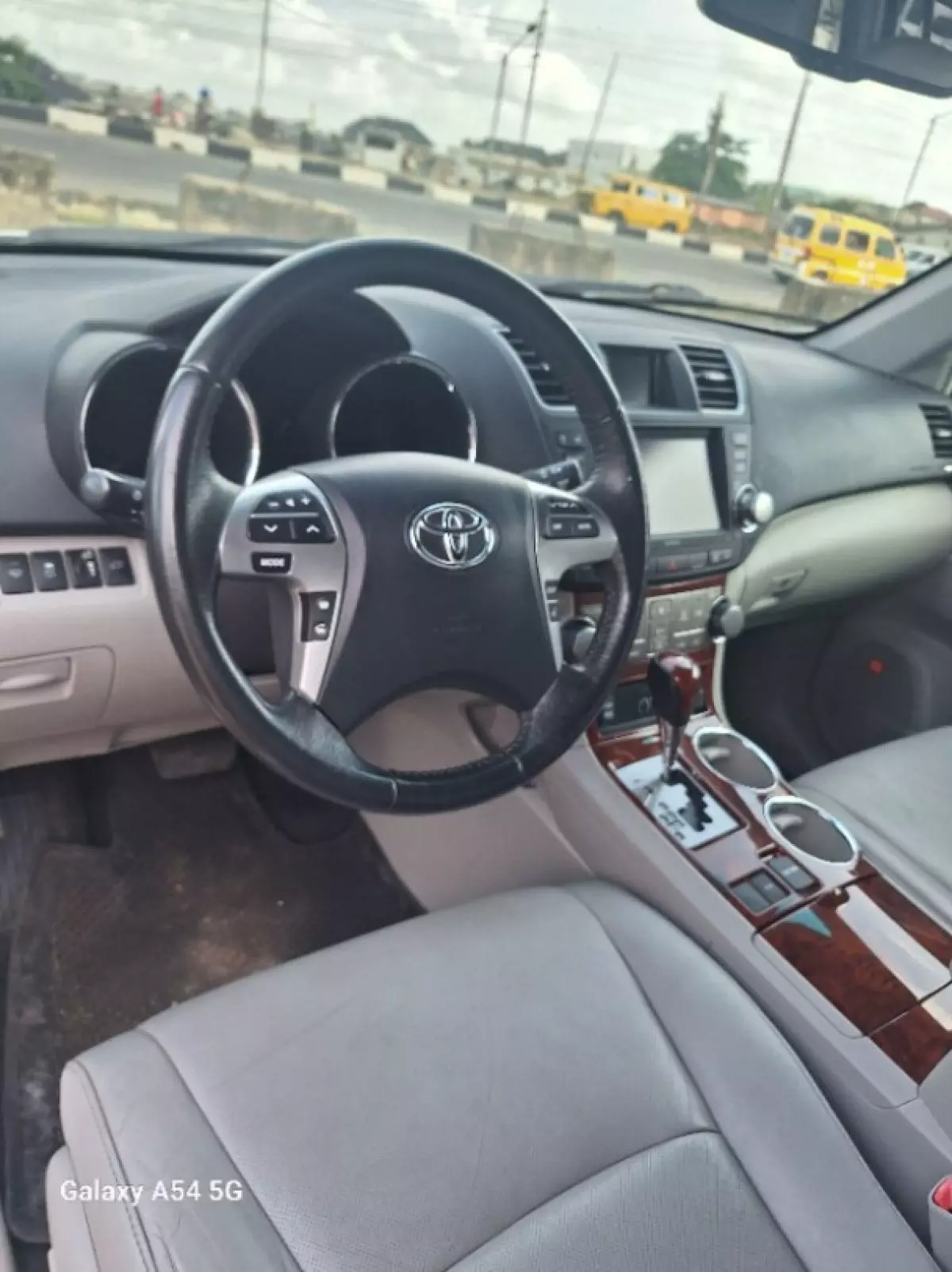interiorFront
