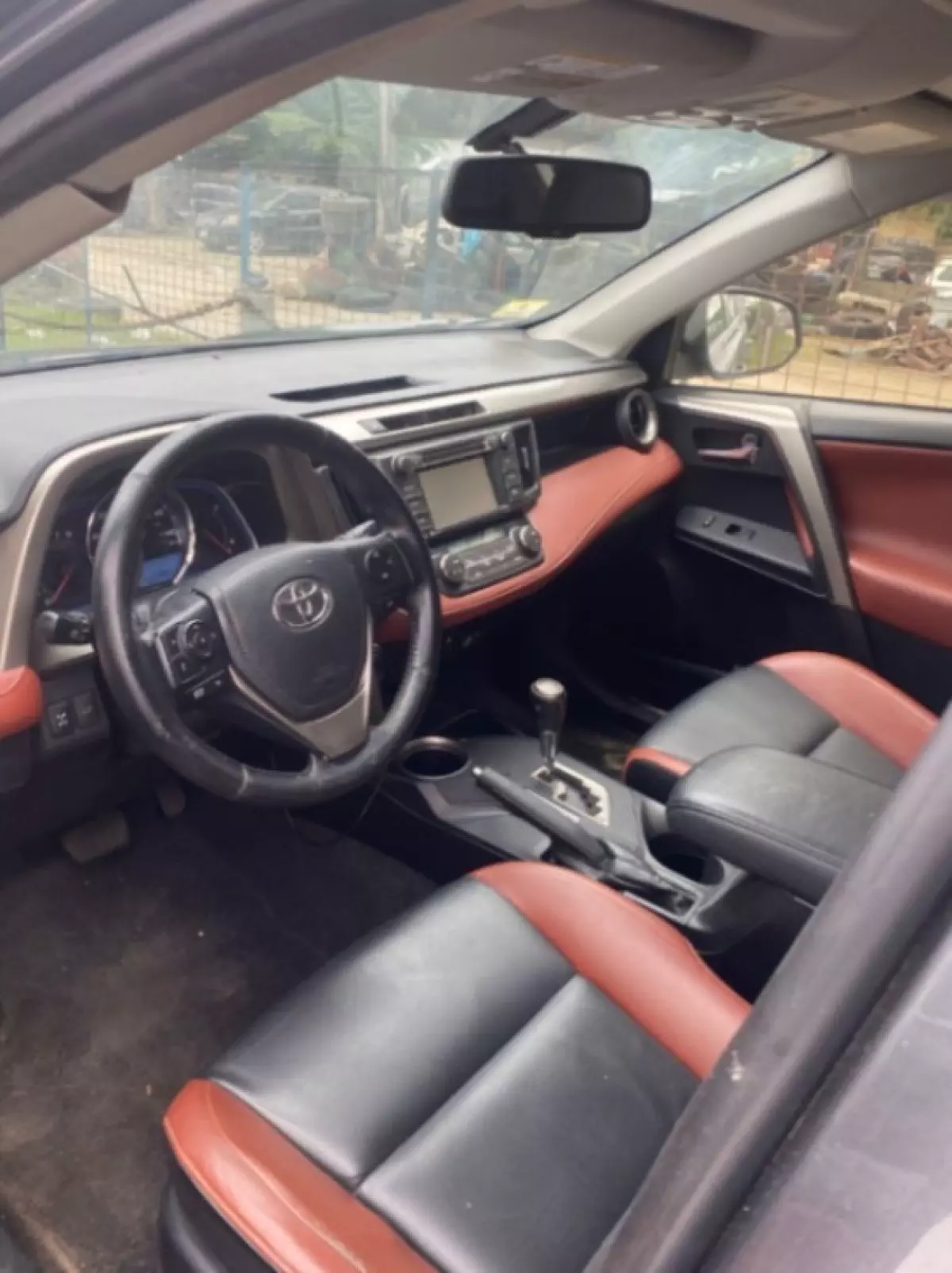 interiorFront