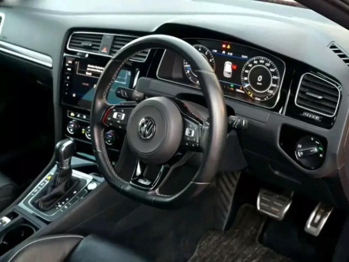 interiorFront