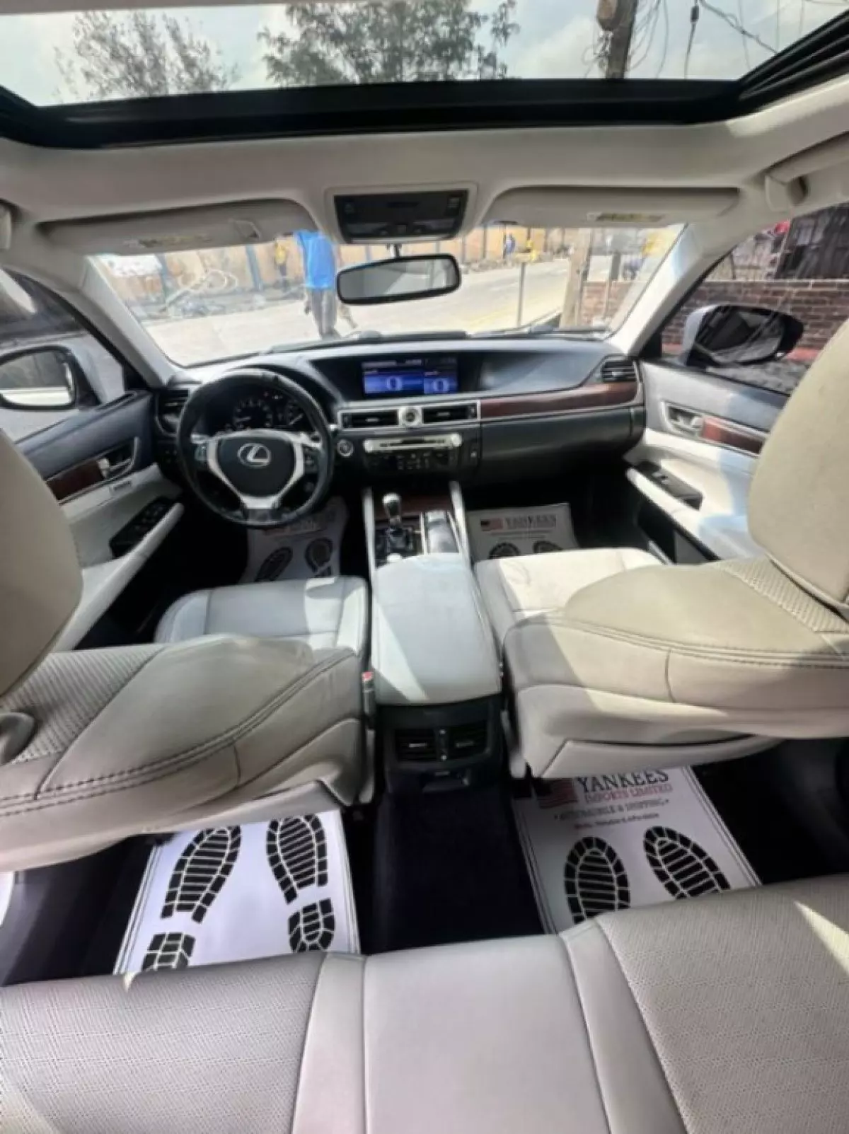 interiorFront