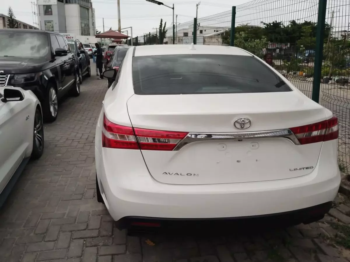 Toyota Avalon - 2013
