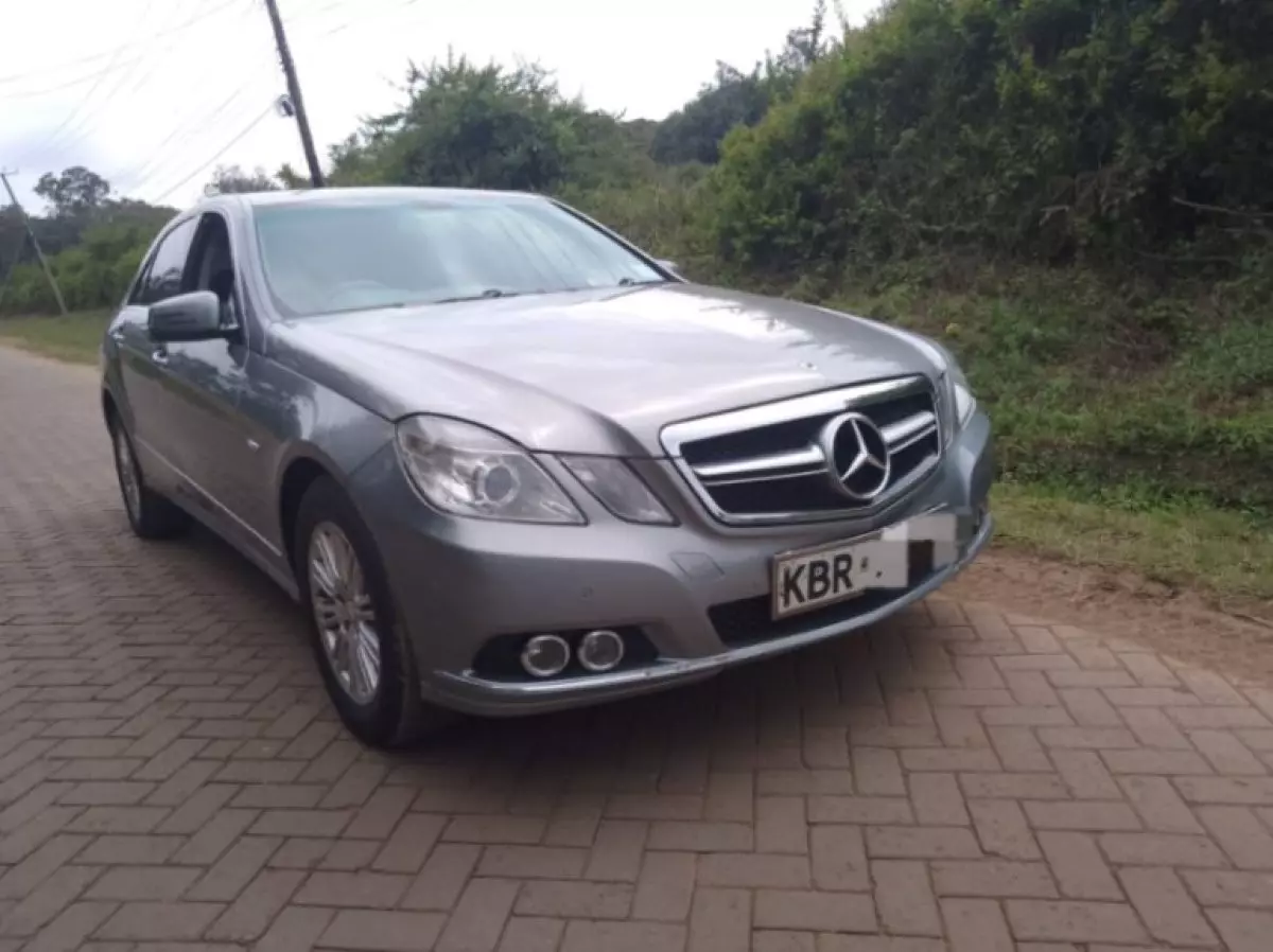 Mercedes-Benz E200 - 2010