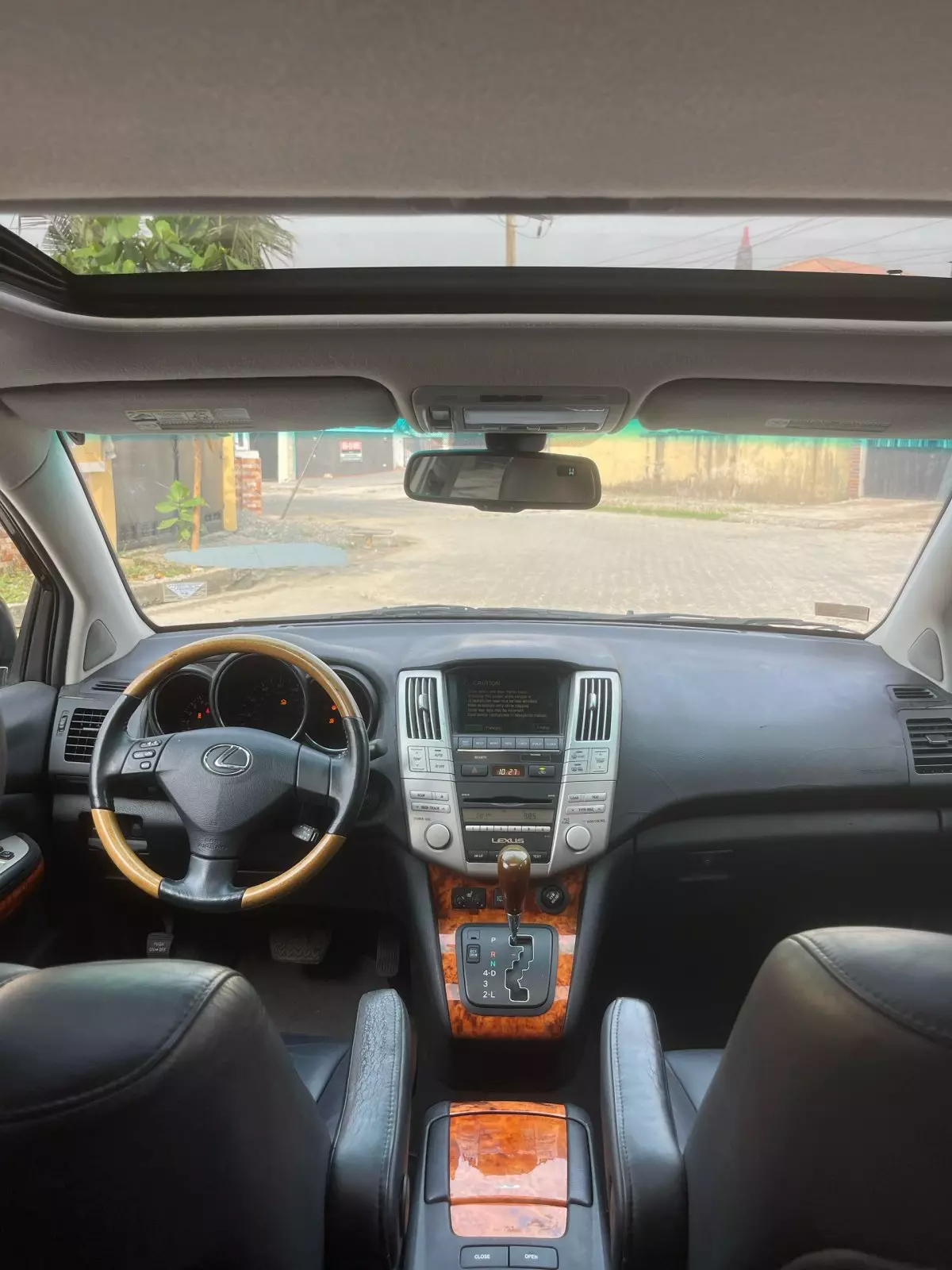 interiorFront