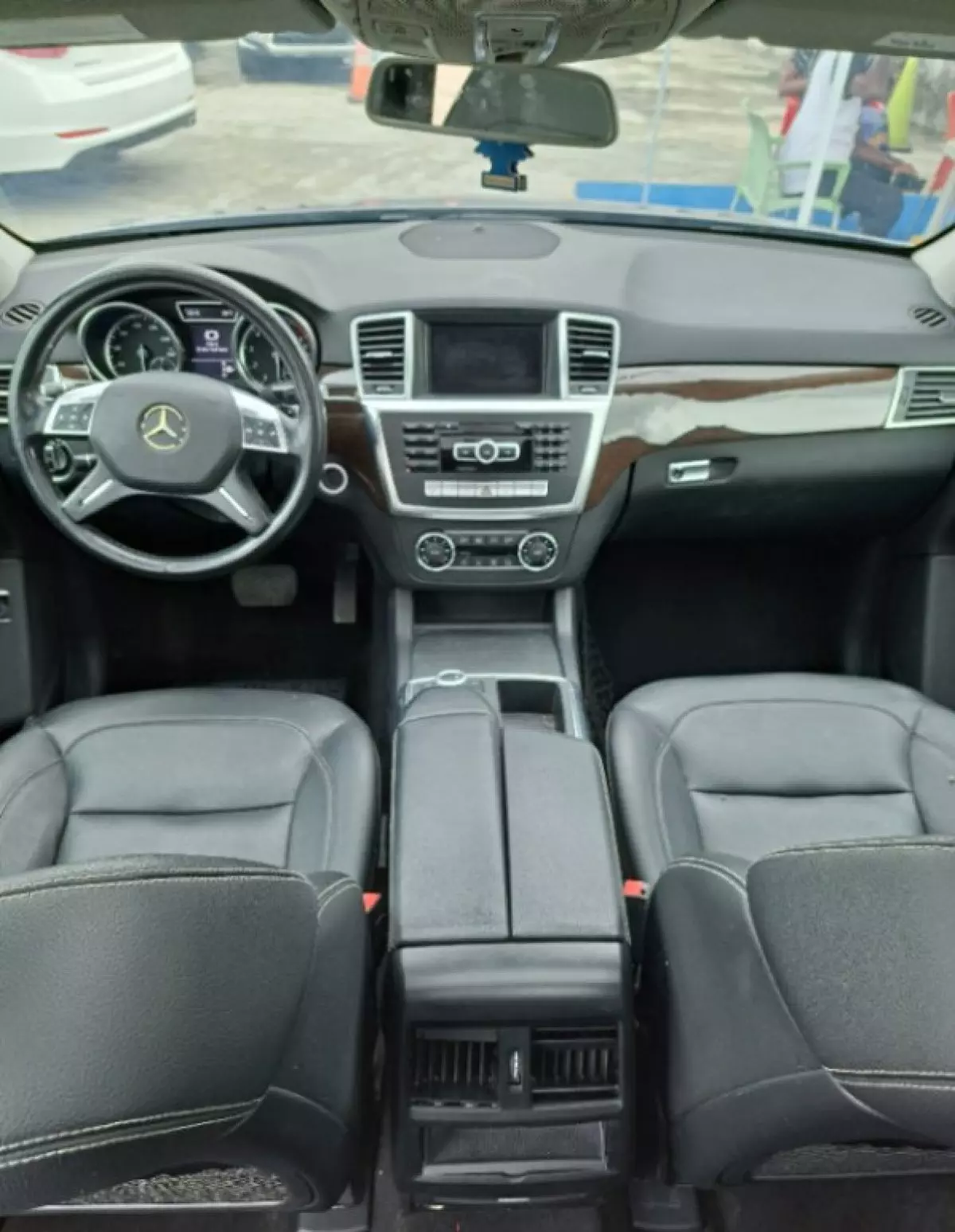 interiorFront