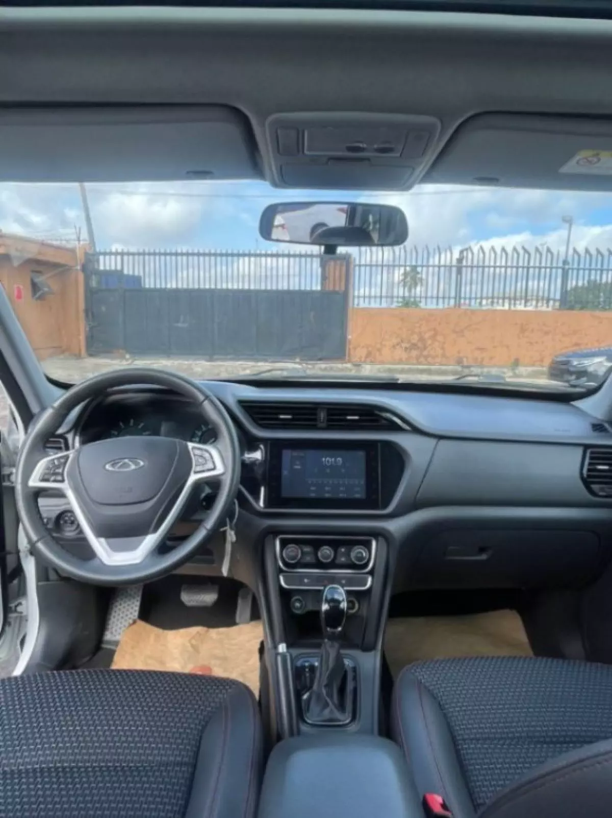 interiorFront