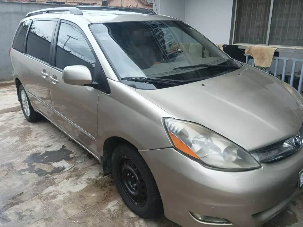 Toyota Sienna - 2007