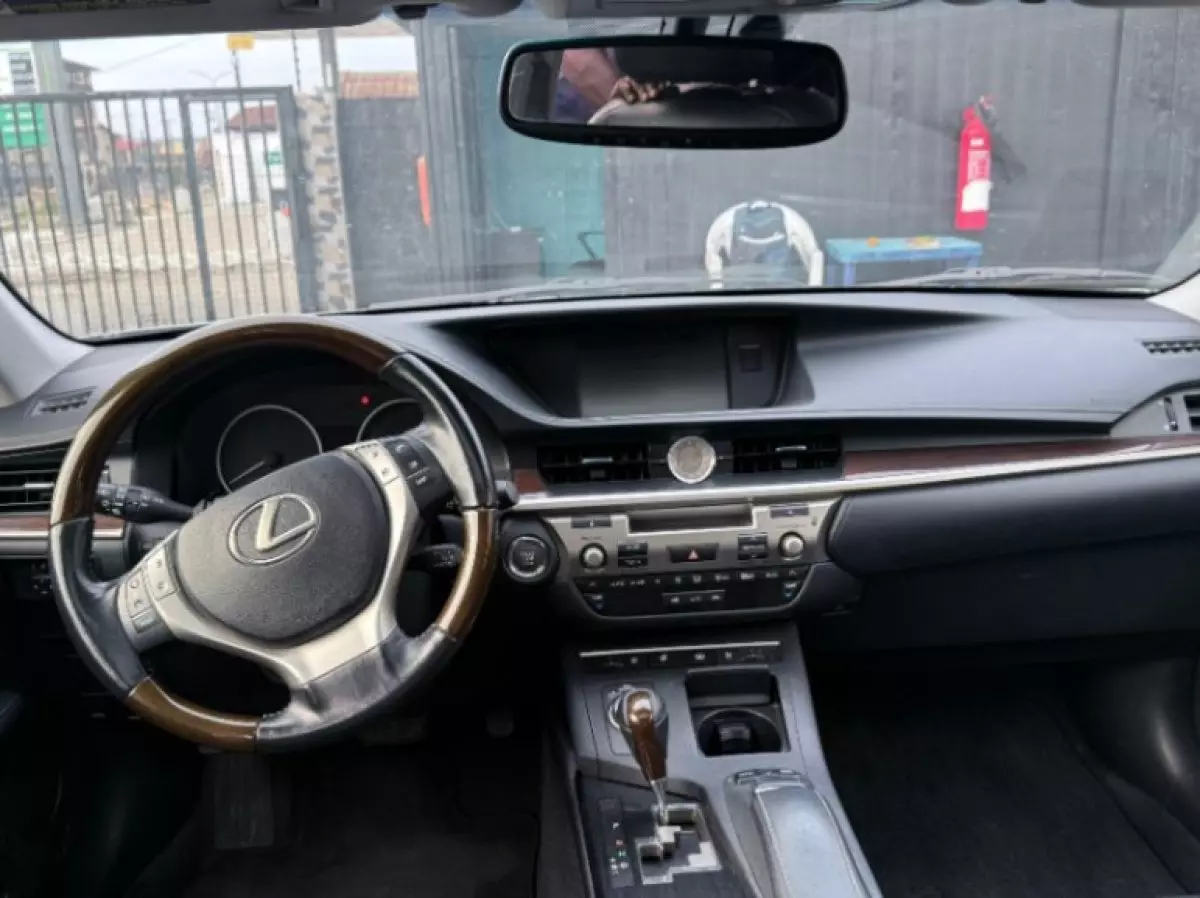 interiorFront