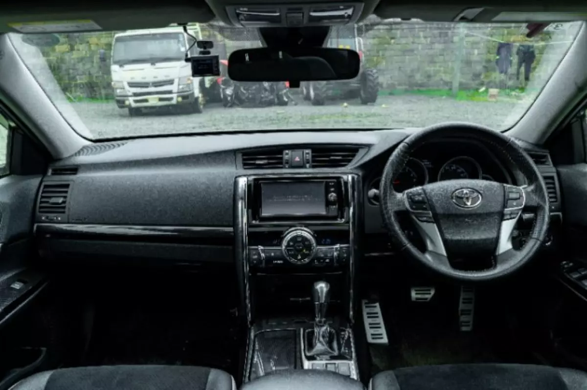 interiorFront