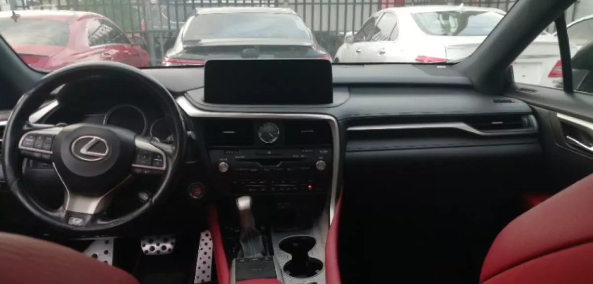 interiorFront