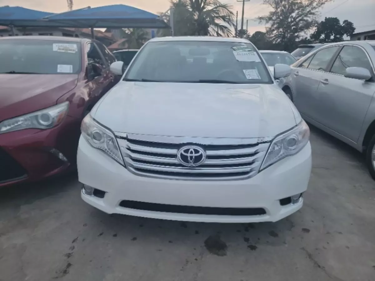 Toyota Avalon - 2011