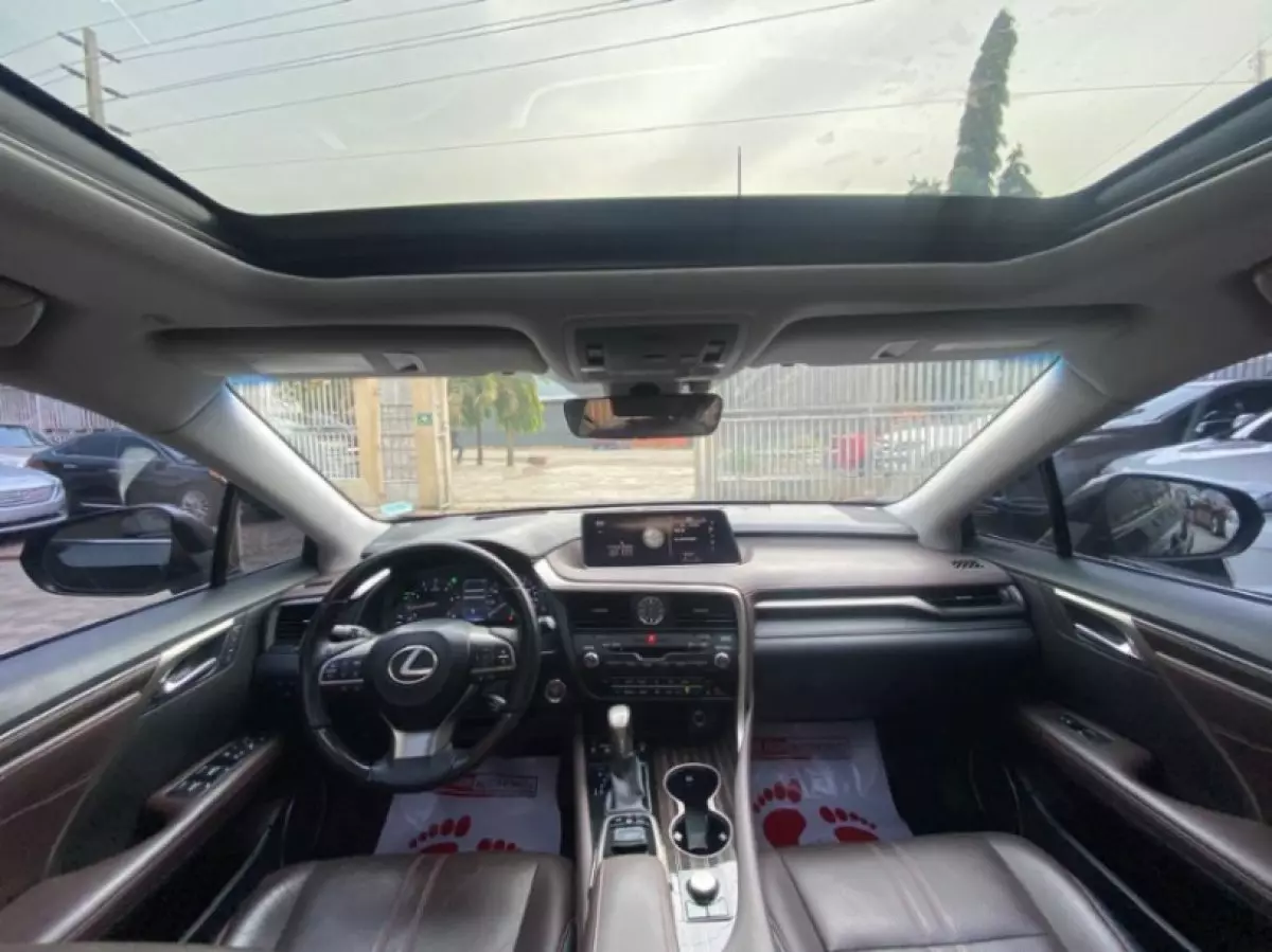 interiorFront