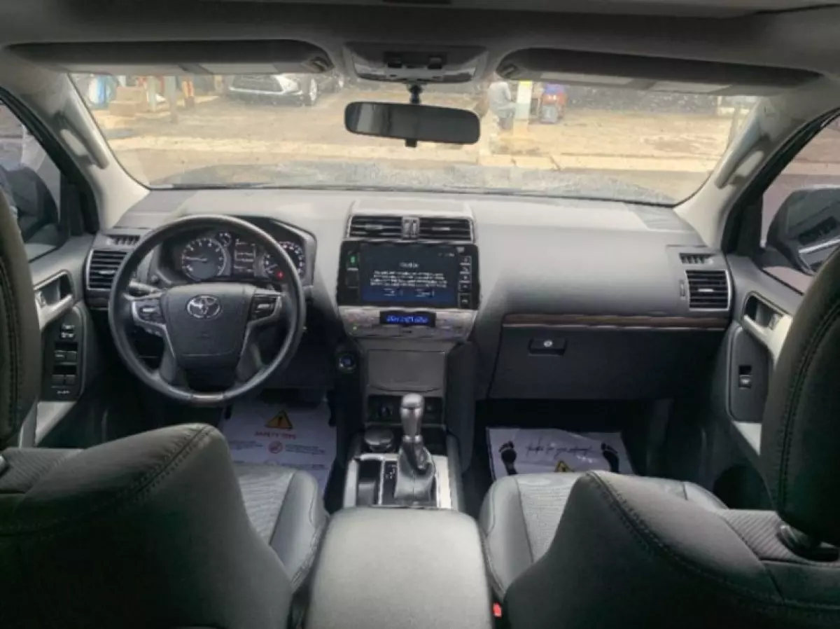 interiorFront