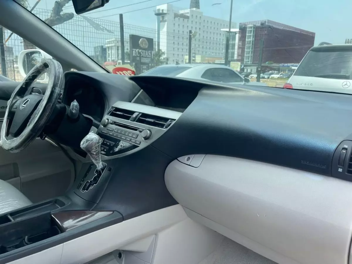 interiorFront