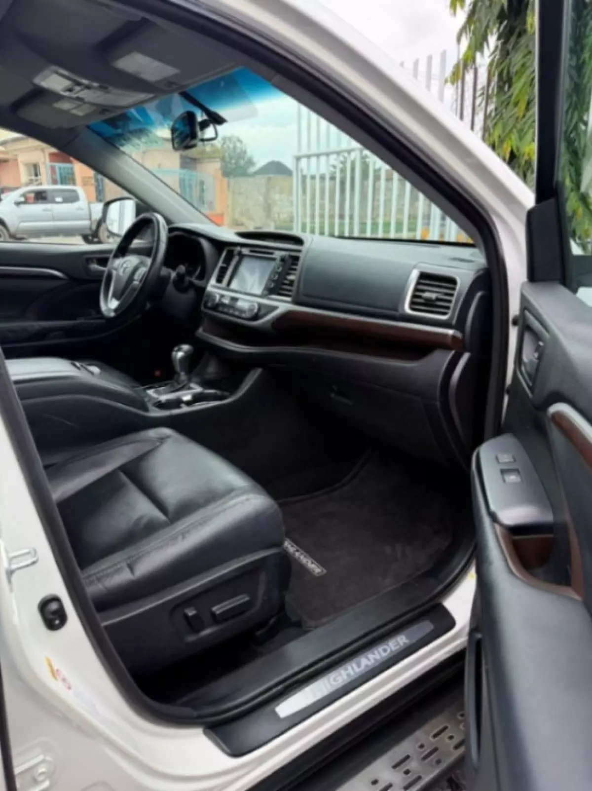 interiorFront