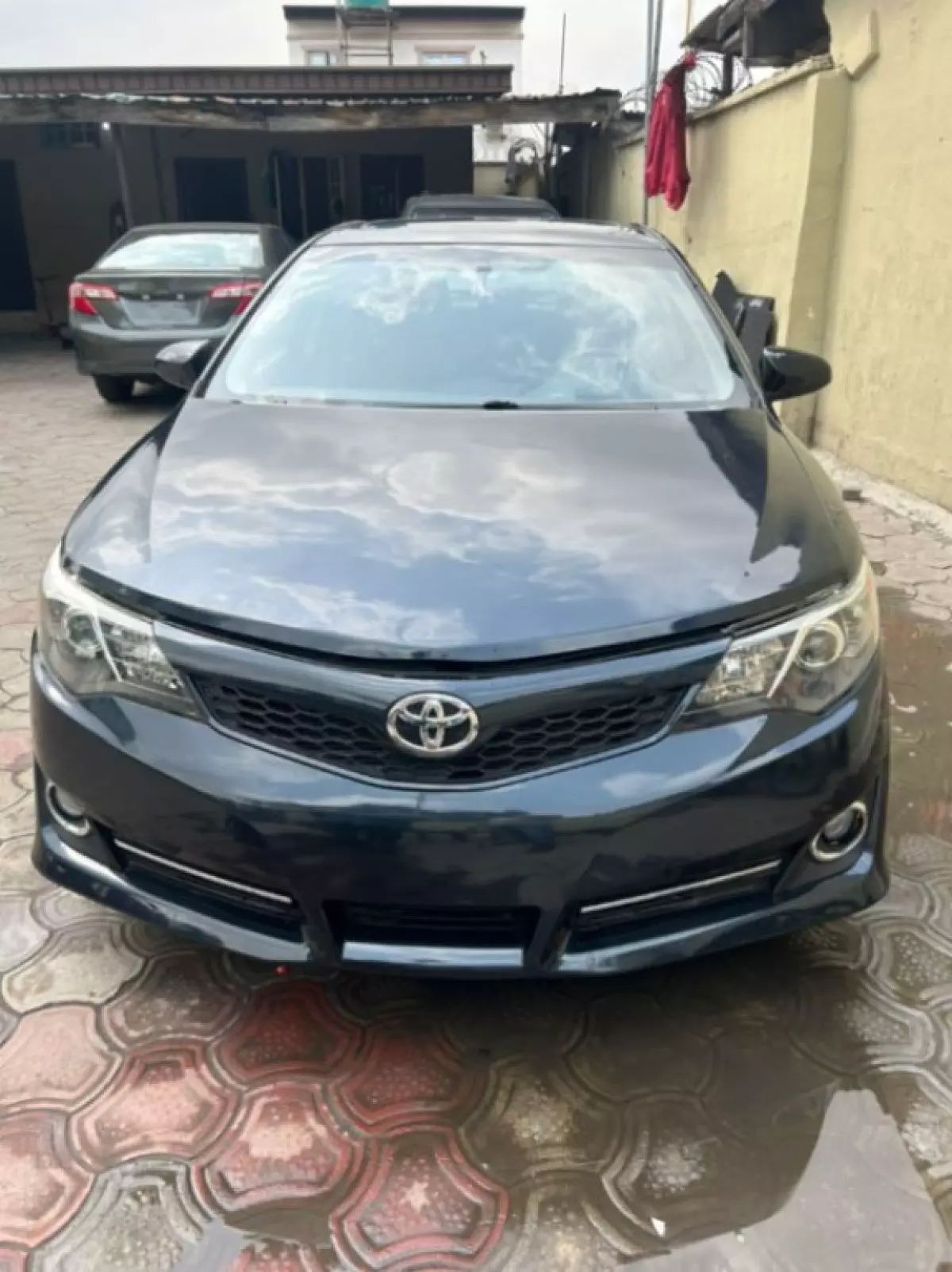 Toyota Camry   - 2014