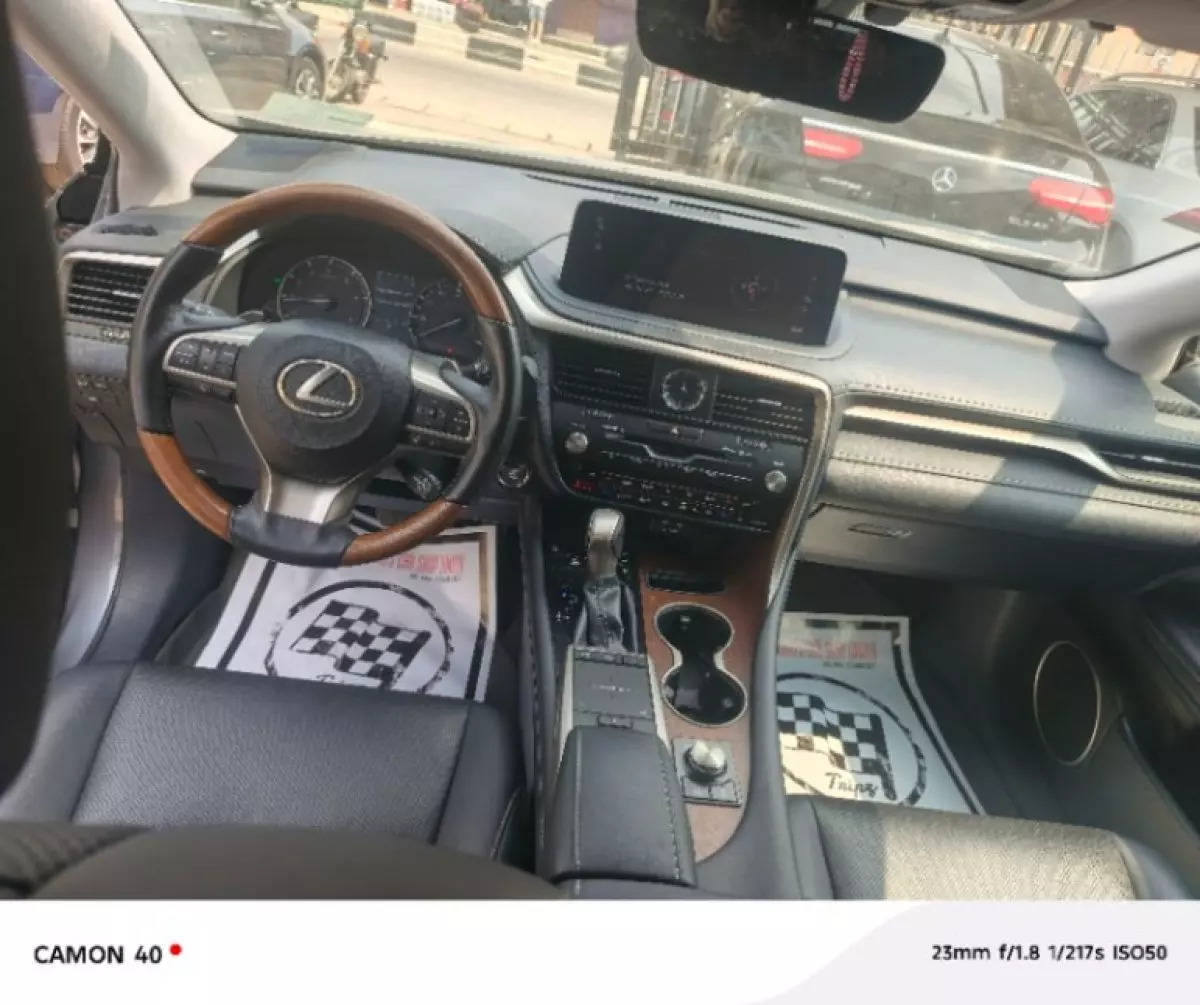 interiorFront