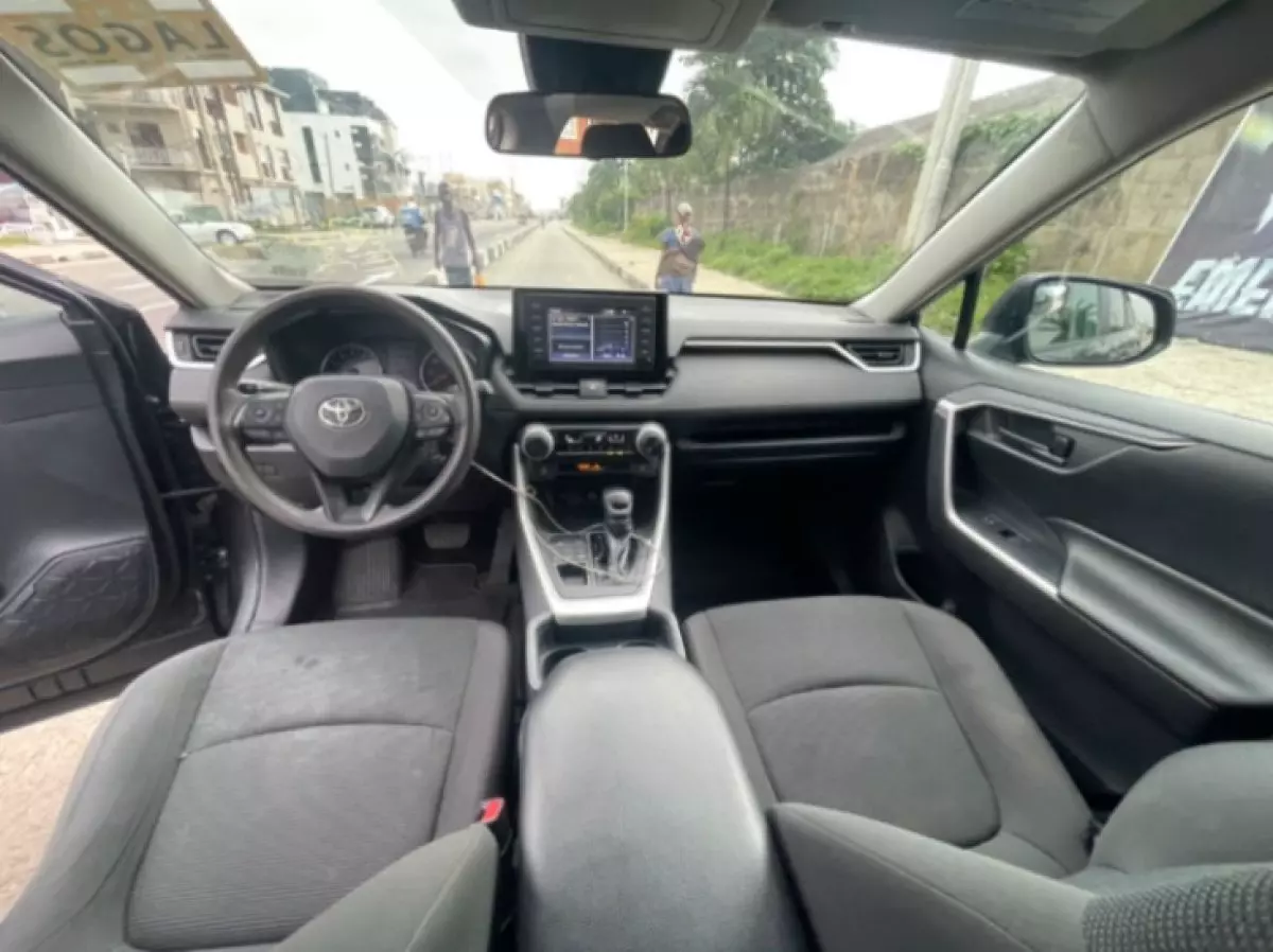 interiorFront