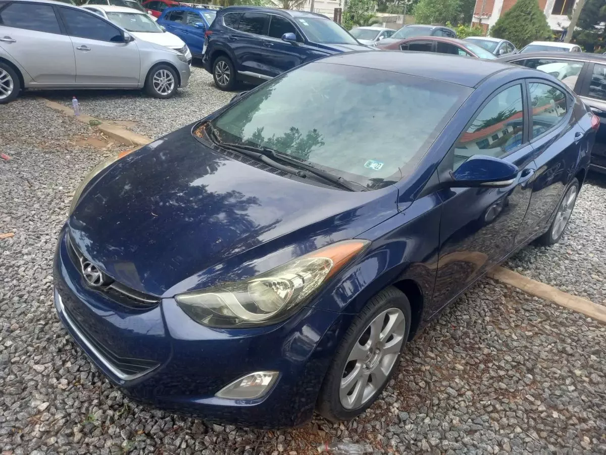 Hyundai Elantra - 2011