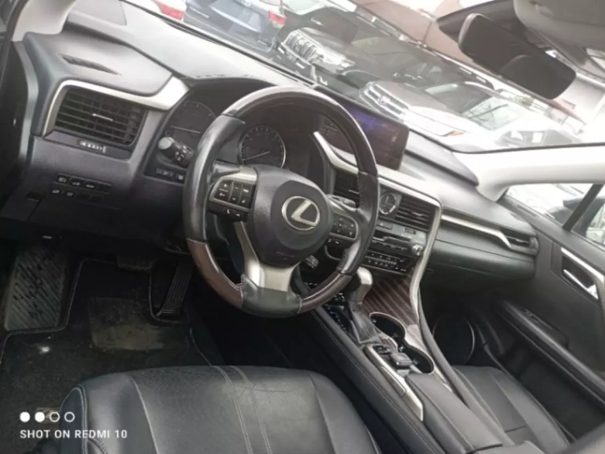 interiorFront