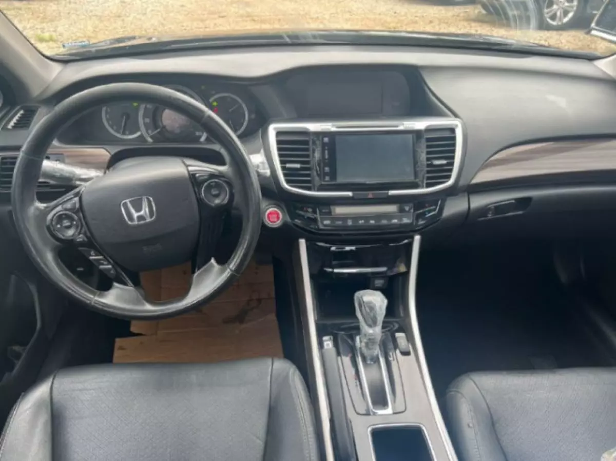 interiorFront