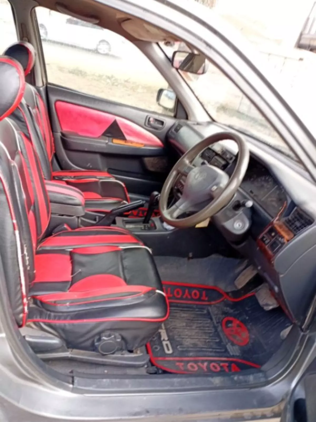 interiorFront