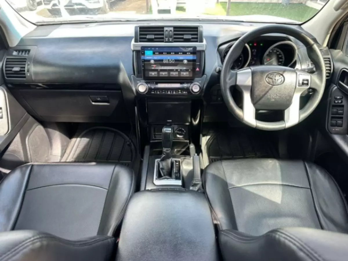 interiorFront