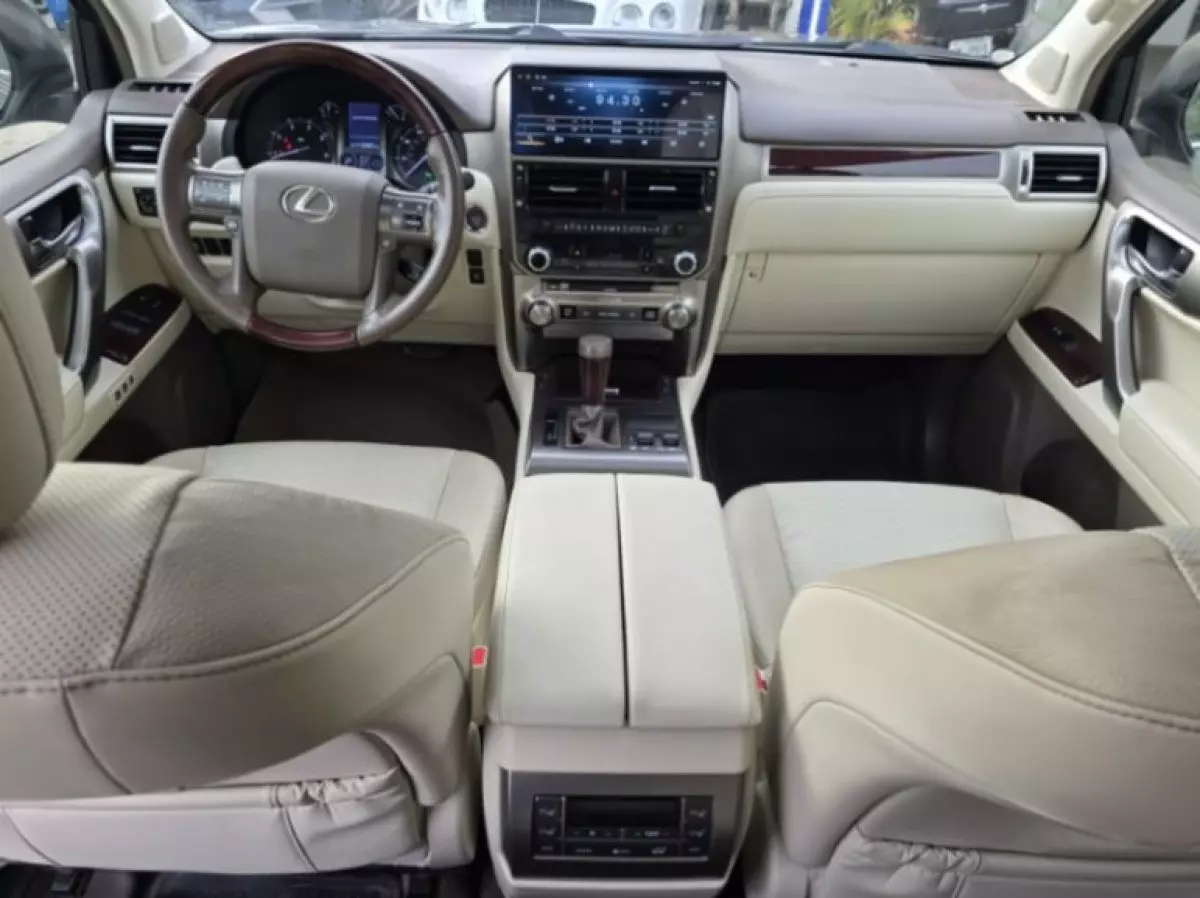 interiorFront