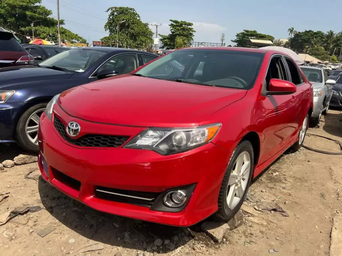 Toyota Camry - 2012