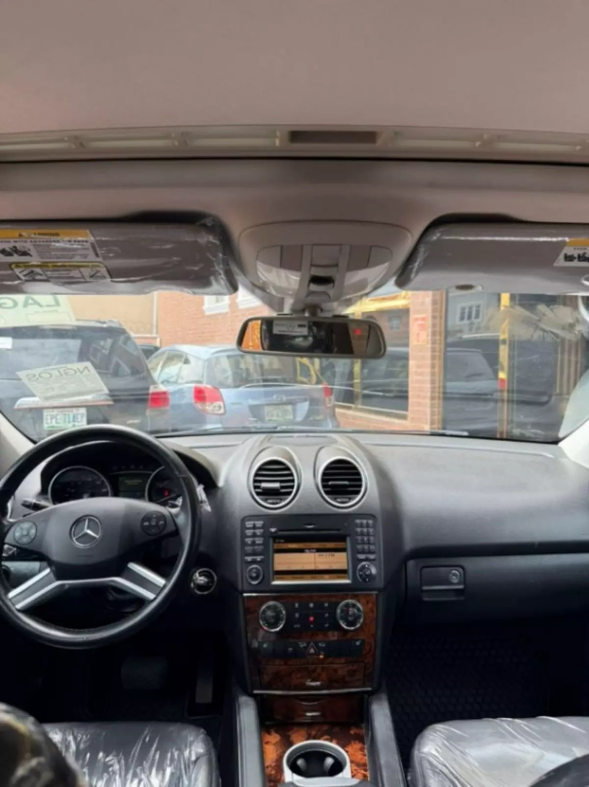 interiorFront