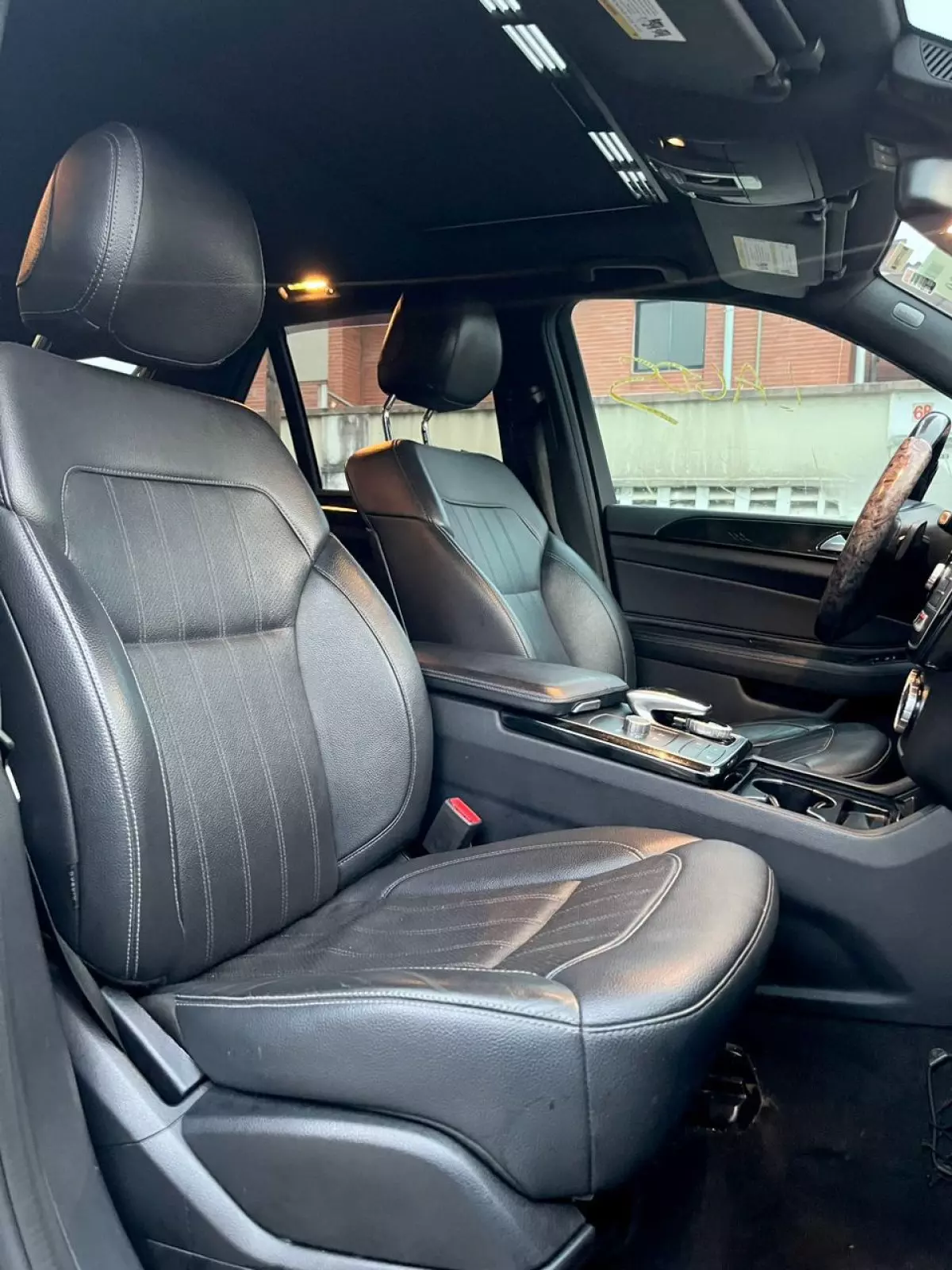 interiorFront