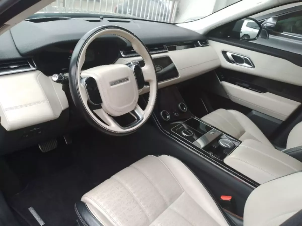 interiorFront