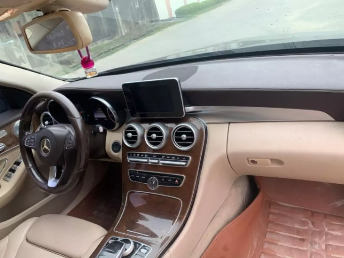 interiorFront